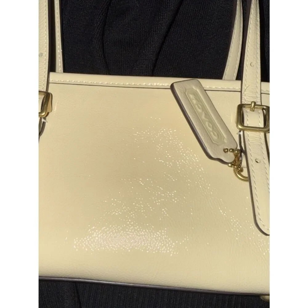 Coach Originals Swing Zip Bag 20 Brass/Chalk White Crinkle Patent Leather